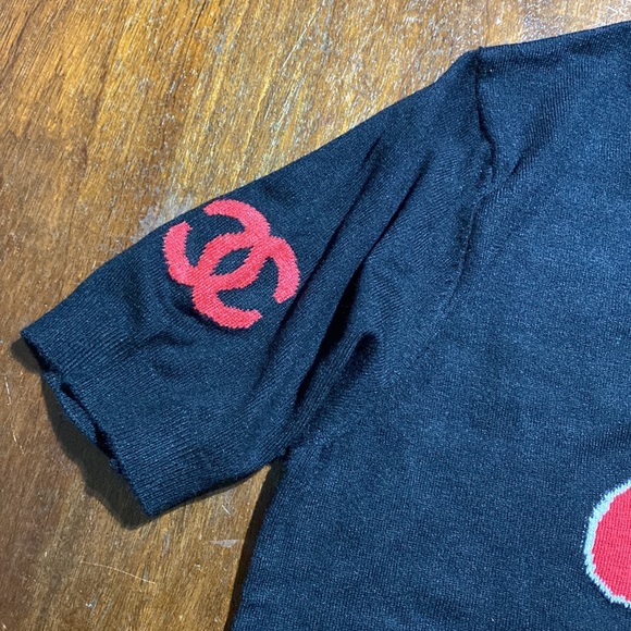 CHANEL Sz M - L Soft Knit Chanel Bear 🐻 Red Chanel Logo on Sleeve Brand New - Picture 3 of 10